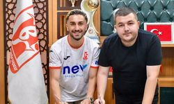 Balıkesirspor’dan Sol Beke Şampiyon Takviye: Ferit Özler Resmen Kırmızı-Beyazlı Formayı Giydi!
