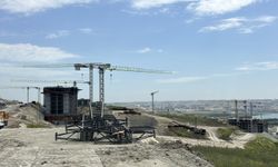 Arnavutköy'de İnşaat Faciası: Kule Vinç Devrildi, 2 İşçi Yaralandı!