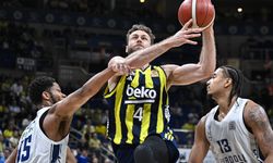 Anadolu Efes Karşısında Fenerbahçe Beko Rüzgarı! Üst Üste İkinci Kez! 18 Sayı Geriden Gelerek Kazandılar!