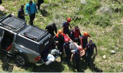 Kayseri'de Nefes Kesen Kurtarma Operasyonu: Kayalıklardan Düşen Kişi Hayata Tutundu!