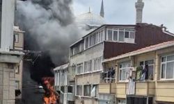Fatih'te Motosiklet Tamirhanesinde Yangın: 1 Yaralı!