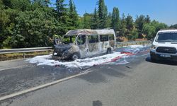 Balıkesir-Edremit Yolunda Korku Dolu Anlar: Servis Minibüsü Kül Oldu!