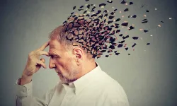 BEYİN SAĞLIĞI İÇİN KRİTİK UYARI! Yalnızlık, Alzheimer Riskini Yüzde 40 Artırıyor! İşte Beyni Güçlendirmenin Yolları