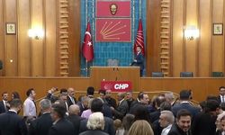 Mecliste Nefesler Tutuldu! CHP Grup Toplantısı Saat Kaçta Başlayacak? Kürsüye Kılıçdaroğlu mu Çıkacak? Özgür Özel mi?