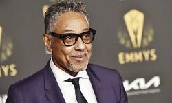 Breaking Bad'in Gus Fring'i Giancarlo Esposito Müslüman Oldu! Namaz Kıldığı Anlar Sosyal Medyayı Salladı!
