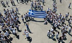 Guinness Rekorlar Kitabı'na Girdi: Yunanistan'da 850 Kişilik Zeybek Performansı.