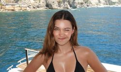 Afra Saraçoğlu’ndan Peş Peşe Bikinili Pozlar! Güzel Oyuncunun Tatil Tarzı Sosyal Medyayı Salladı