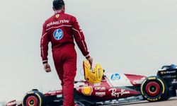 HAMILTON FERRARI İLE İLK ZAFERİNİ KAZANDI! İspanya GP’sinde Tarihi Yarış: Mercedes Yıkıldı, Podyumda Büyük Sürpriz!