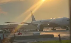 Antalya Havalimanı’nda Korku Dolu Anlar! THY Uçağı Park Halindeyken Radar Direğine Çarptı!