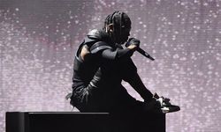 Konser Fiyaskoya Döndü! Sahneye Çıkan Travis Scott Değil miydi?