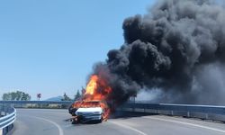 Balıkesir-İzmir Yolunda Korkutan Kaza: Çarpışmanın Ardından Araç Alev Alev Yandı!