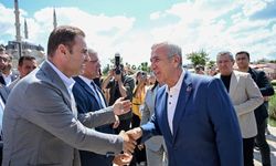 Kırkpınar'da Dikkat Çeken Kare: Ahmet Akın ile Mansur Yavaş Yan Yana