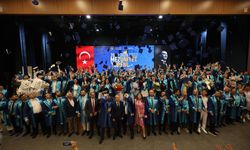 BANÜ Denizcilik Fakültesi'nde Mezuniyet Coşkusu: 2026 Mezunları Kep Attı