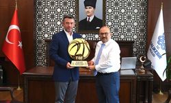 Süper Lig'e Yükselen Bandırma Bordo Basketbol'un Başkanı Onur Göçmez'den Vali İsmail Ustaoğlu'na Anlamlı Ziyaret!