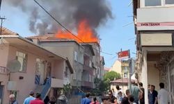 İstanbul Pendik'te Korku Dolu Dakikalar! Çatıda Başlayan Yangın Daireye Sıçradı, Bina Sakinleri Sokağa Döküldü!