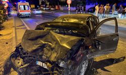 Söke-Didim yolunda kontrolden çıkan otomobil refüjdeki ağaca çarptı: Çok sayıda yaralı var!