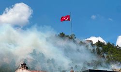 Tarihi Kalede Korkutan Yangın! Kütahya Kalesi Eteklerinden Dumanlar Yükseliyor! Ekipler Sevk Edildi!