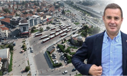 Ahmet Akın'dan Kent Meydanı Kolokyumunda Dikkat Çeken Tepki: "Bu Tören Halkla Birlikte Yapılmalıydı"