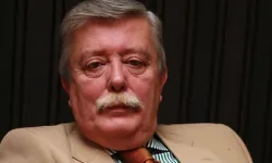 Gazeteci ve Yazar Aziz Üstel 80 Yaşında İzmir'de Vefat Etti! İşte Ölüm Nedeni!