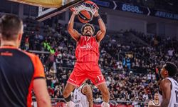 Anadolu Efes'ten EuroLeague'i Sallayacak Transfer! Kupa Canavarı Collin Malcolm İmzayı Attı!