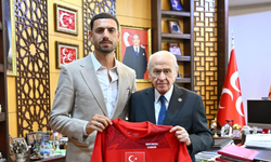 Milli Futbolcu Merih Demiral MHP Lideri Devlet Bahçeli'yi Ziyaret Etti!