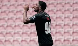 Midtjylland - Beşiktaş Maçında Kırmızı Kart! Midtjylland 10 Kişi Kaldı!