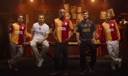 Galatasaray 2026-2027 Sezonu Yeni Formalarını Tanıttı! Ensedeki "Welcome To Hell" Detayı Taraftarı Çıldırttı!