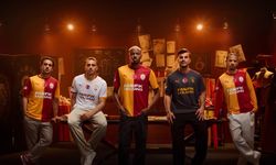 Galatasaray'dan Taraftarlara Müjde! Yeni Sezon Formaları Resmen Tanıtıldı: İşte Parçalı, Deplasman ve Alternatif Tasarım