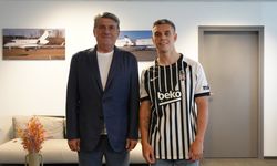 Siyah-Beyazlı Formayı Sırtına Geçirdi! Leandro Trossard İstanbul Yolunda: Saat Kaçta Gelecek?