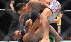 Conor McGregor Oktagona Kabus Gibi Döndü! UFC 329'da Max Holloway Maçında Talihsiz Sakatlık: Sadece 1 Dakika Sürdü...
