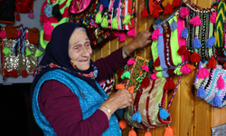 89 Yaşındaki Selfinaz Nine El Emeğiyle Gönülleri Isıtıyor