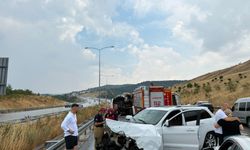 İstanbul-İzmir Otoyolu Susurluk Mevkiinde Korkutan Kaza! Jeep ile Kamyon Çarpıştı!