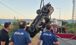 Balıkesir Edremit'te Sabaha Karşı Dehşet! Kontrolden Çıkan Araç Dere Yatağına Uçtu: 2 Ölü, 1 Yaralı var!