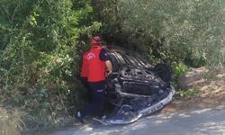 Balıkesir'de Sabah Saatlerinde Can Pazarı! Şarampolde Ters Dönen Otomobilden Mucize Kurtuluş!