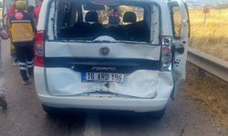 Balıkesir - Bursa Kara Yolunda Korkutan Kaza! Susurluk Festiva AVM Önünde Tır ve Otomobil Çarpıştı: Yaralılar Var!
