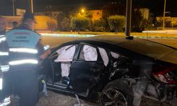 Edremit'te Gece Yarısı Korku Dolu Anlar! Kazada Alev Alan Aracı Vatandaşlar Söndürdü!