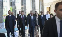 Siyasette Yeni Sayfa Açılıyor! Özgür Özel'in Partisinin Kuruluş Dilekçesi Bakanlığa Götürülüyor!