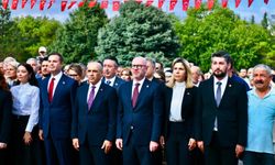 30 Ağustos töreninde çelenk krizi: CHP ve Yeni Parti karşı karşıya geldi