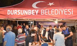 Dursunbey Belediyesi’nden Vatandaşlara Mevlid Kandili’nde Tatlı ve Dondurma İkramı