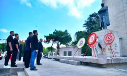 Balıkesir’de 30 Ağustos Töreninde Gergin Anlar! CHP ve YENİ Parti Arasında “Önce Kim Çelenk Sunacak?” Tartışması!