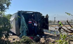 Son Dakika! Kayseri'de Yolcu Otobüsü Devrildi: Çok Sayıda Yaralı Var, Bölgeye Ekipler Sevk Edildi!
