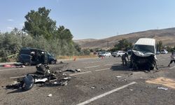 Van-Erciş Kara Yolunda Feci Kaza: 2 Ölü, 9 Yaralı!