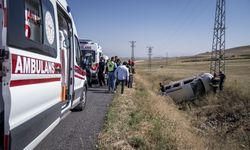 Erzurum Tepeköy Mevkiinde Korkunç Kaza: Hafif Ticari Araç Şarampole Devrildi! 5 Kişi Hastaneye Kaldırıldı