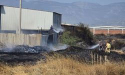 Turgutlu Erbiller Sanayi Sitesi’nde Korkutan Yangın: Alevler Fabrikaya Sıçradı, 2 İşçi Hastaneye Kaldırıldı!