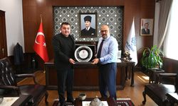 Balıkesir'de 100 Bin Forma Hamlesine Vali Desteği! Balıkesirspor Başkanı Mert Alper Acar'dan İsmail Ustaoğlu'na Ziyaret!