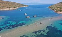Cunda’dan Maden Adası’na Denizin İçinden Yolculuk... Tatilciler Bu Rotaya Akın Ediyor