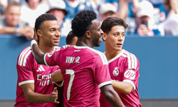 Real Madrid Schalke 04’ü 3-0 Geçti: Arda Güler Asistiyle Şov Yaptı!