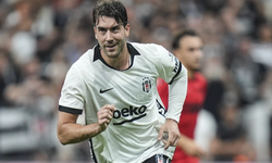 Dolmabahçe’de Tarihi Gece! Dusan Vlahovic Hat-Trick Yaptı, Beşiktaş Çorum FK Karşısında Fırtına Gibi Esiyor!