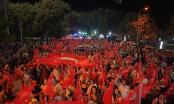 Başkan Deveciler Halkın Arasına Karıştı, İzmir Marşı’nı Söyledi! Ören’de 30 Ağustos Şenliği Görkemli Geçti!
