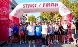 Gömeç Sokaklarında Unutulmaz Kareler: Dostluk Yol Koşusu’nda Kazanan Belirlendi!